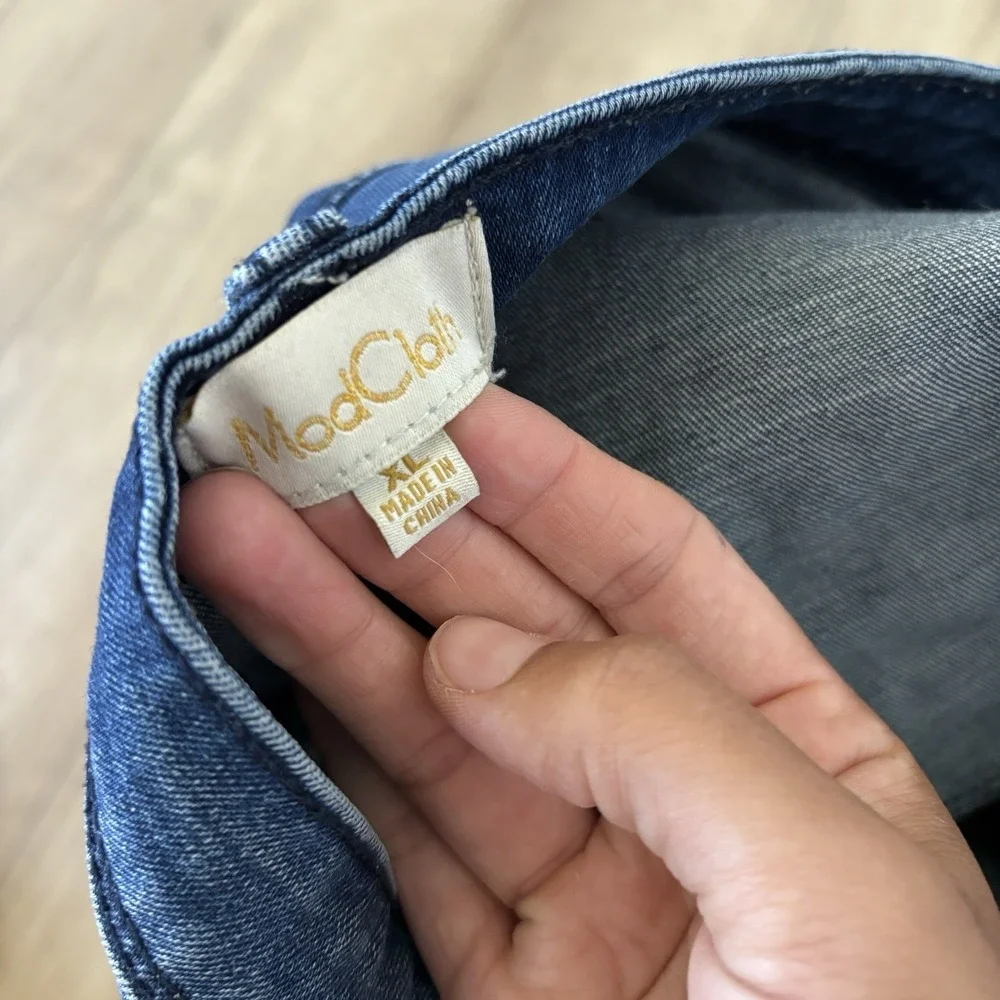 ModCloth Embroidered Button-Fly Flare Jeans Women's Size XL Pintuck Pleating